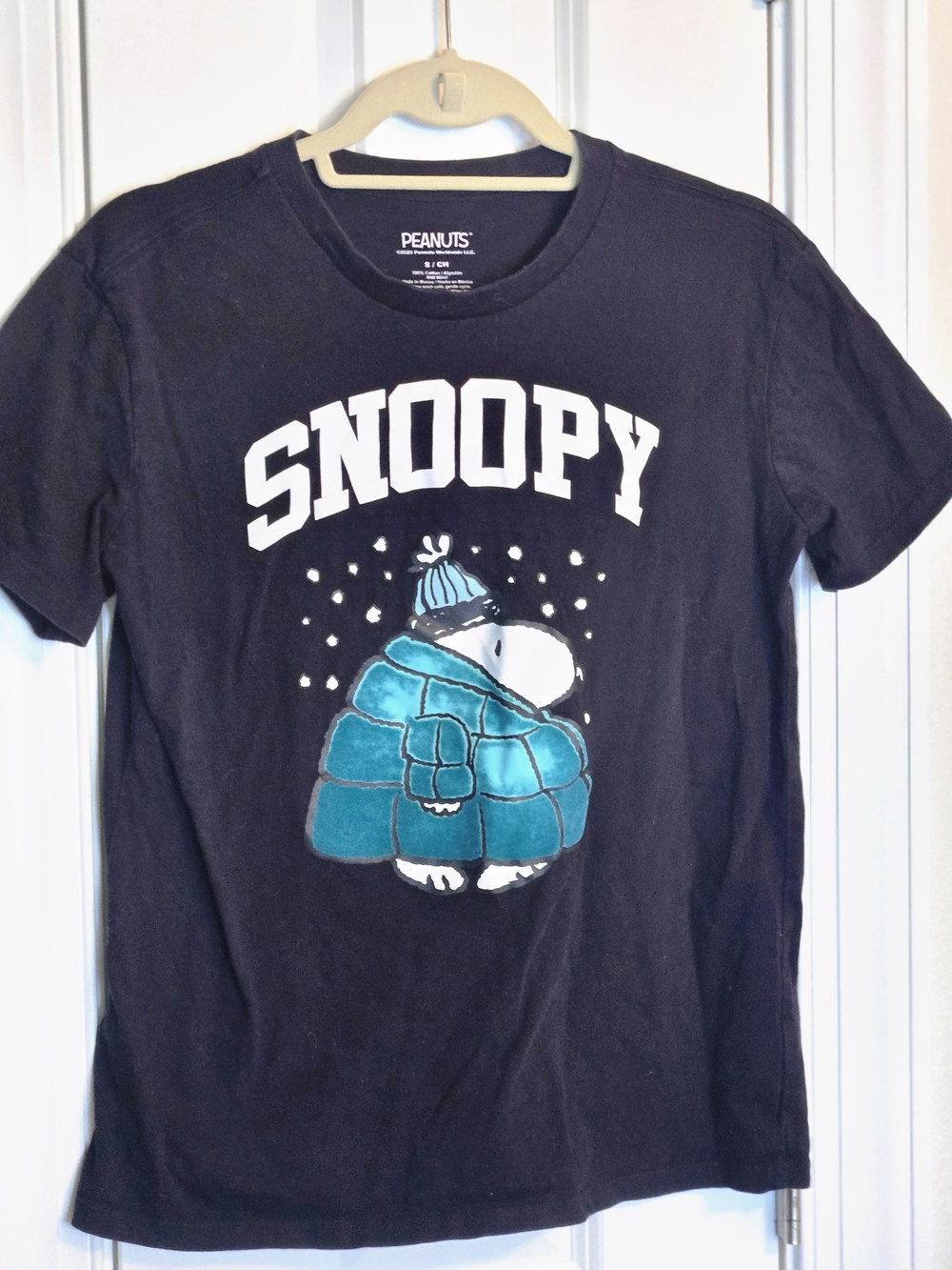 Peanuts Black Tee with Teal Puffer Snoopy Graphic